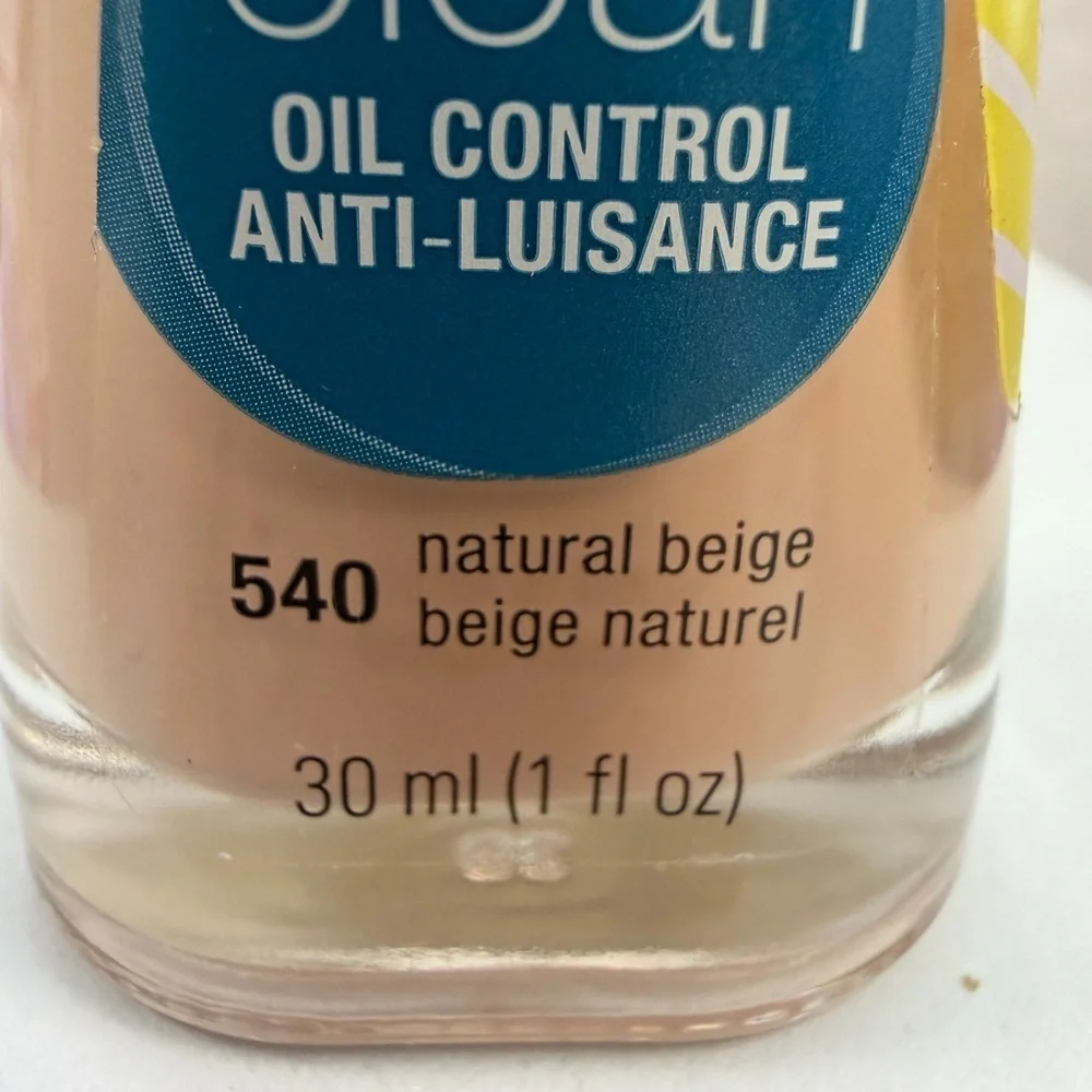 💚4/$10 CoverGirl Clean Oil Control Liquid Foundation - Natural Beige (540)